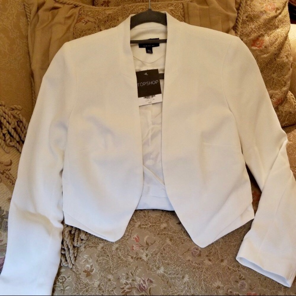 Topshop elegant size 2 white blazer jacket. Runs small.